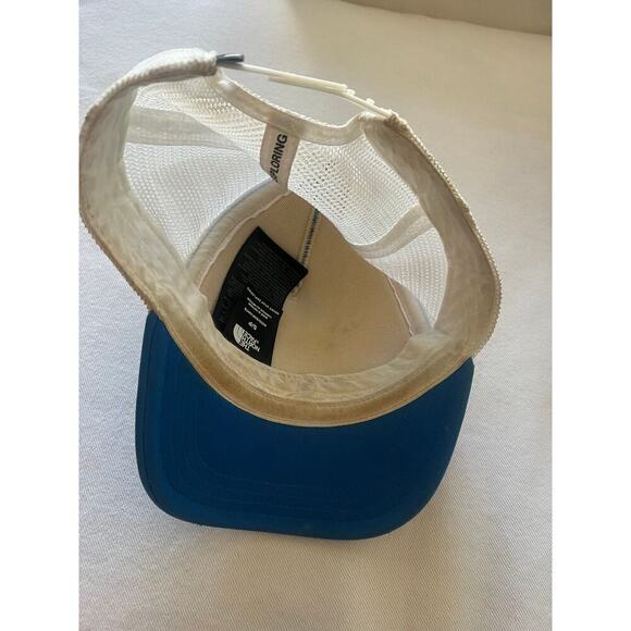 The North Face trucker hat - Picture 2 of 3